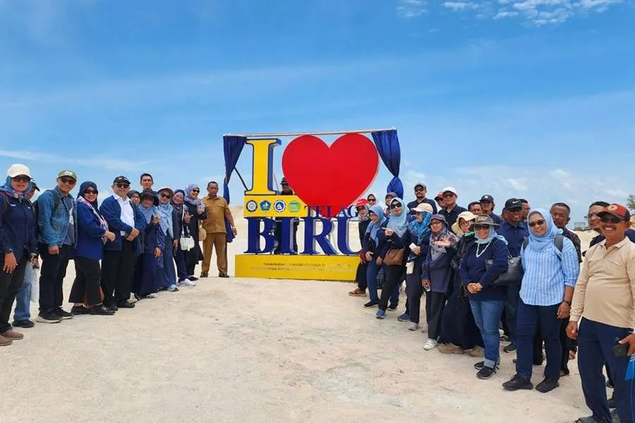 Unair meresmikan Monumen Telaga Biru dan instalasi tenaga solar cell di Desa Busung.