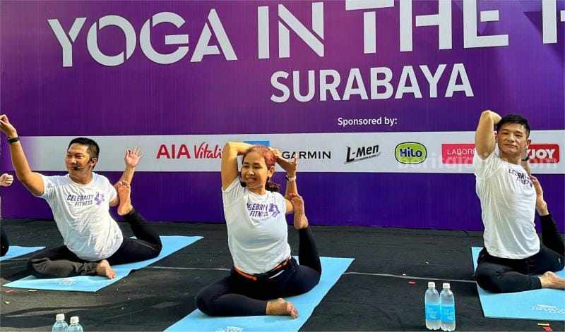 Celebrity Fitness Indonesia Sukses Gelar Yoga in the Park 2024