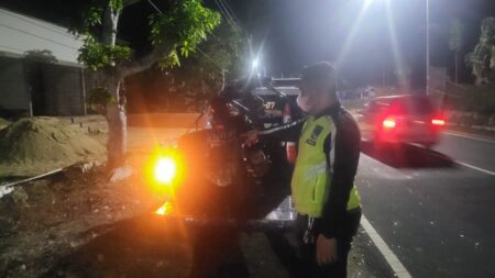 Mengantuk, Pedagang di Pacitan Meninggal Usai Tabrakan dengan Mobil