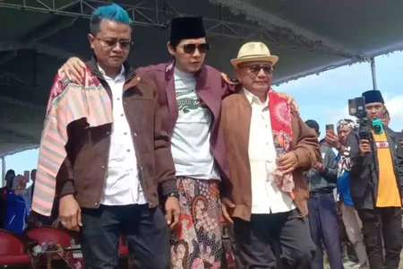 Pasangan Rijanto-Beky saat deklarasi Cabup-Cawabup Blitar beberapa waktu lalu. (Foto: Winanto/Beritajatim.com)