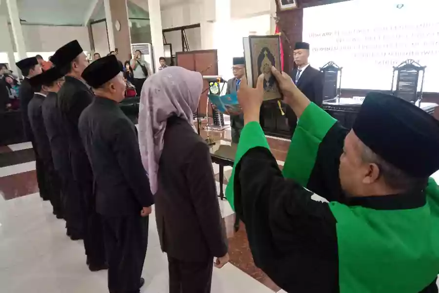 Mutasi kepala OPD yang terjadi beberapa waktu lalu di pendopo bupati Bondowoso. (Deni Ahmad Wijaya/BeritaJatim.com)