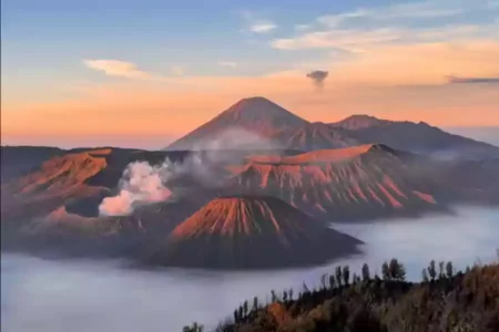 Salah satu wisata favorit turis Mancanegara, Taman Nasional Bromo Tengger Semeru. (Instagram/n_andika_86)