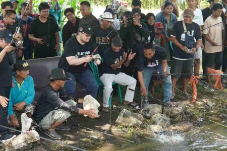 Cabup Kediri Mas Dhito Dapat 2 Ikan Lele Kurang dari 10 Menit