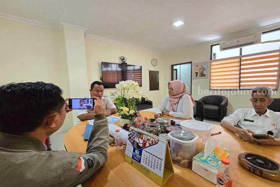 Jajaran Dinas PU Bina Marga Jatim beri keterangan media