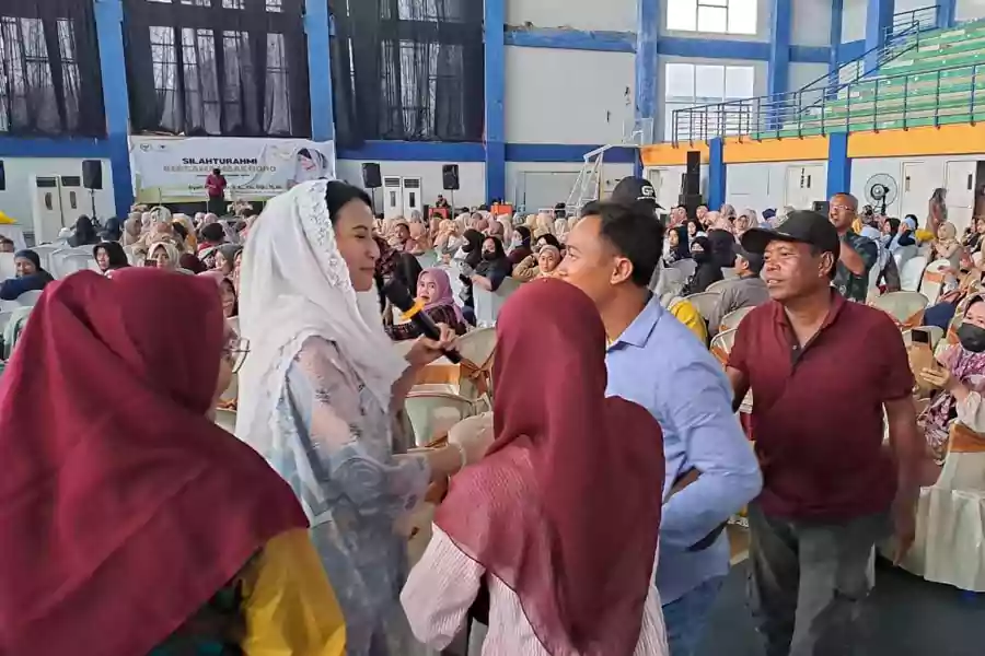 Anggota Komisi VII DPR RI dari Fraksi Partai Golkar, Dyah Roro Esti, saat pelatihan digital marketing sebagai peningkatan SDM, buah kerjasama dengan BRIN. (Foto: Istimewa)