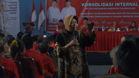 Risma Sosialisasi Program Sekolah Gratis ke Kader PDIP Tulungagung