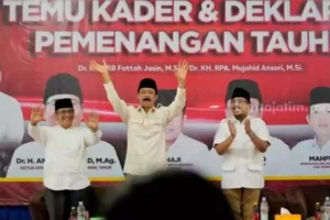 Gerindra Pamekasan Deklarasi Pemenangan Paslon TAUHID Ketua DPW Gerindra Jatim, Anwar Sadad (kanan) mendampingi Paslon Fattah Jasin dan Mujahid Anshori dalam Temu Kader dan Pemenangan TAUHID di Pamekasan, Kamis (5/9/2024).