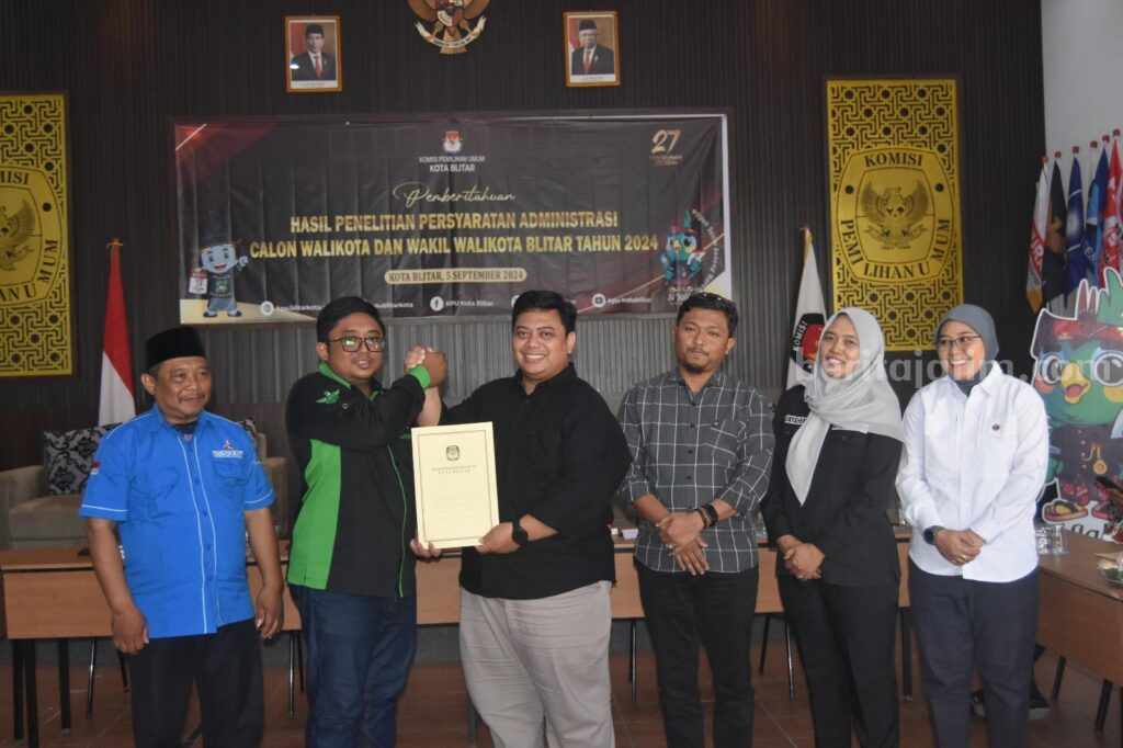 Pasangan bakal Calon Wali Kota-Wakil Wali Kota Blitar, Syauqul Muhibbin-Elim Tyu Samba membantah bahwa berkas pendaftarannya dikembalikan oleh Komisi Pemilihan Umum (KPU) Kota Blitar karena kurang lengkap