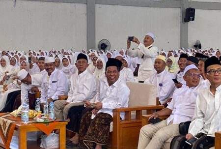 Ribuan Jemaah Haji Doakan Warsubi-Salman Menang di Pilkada Jombang foto beritajatim