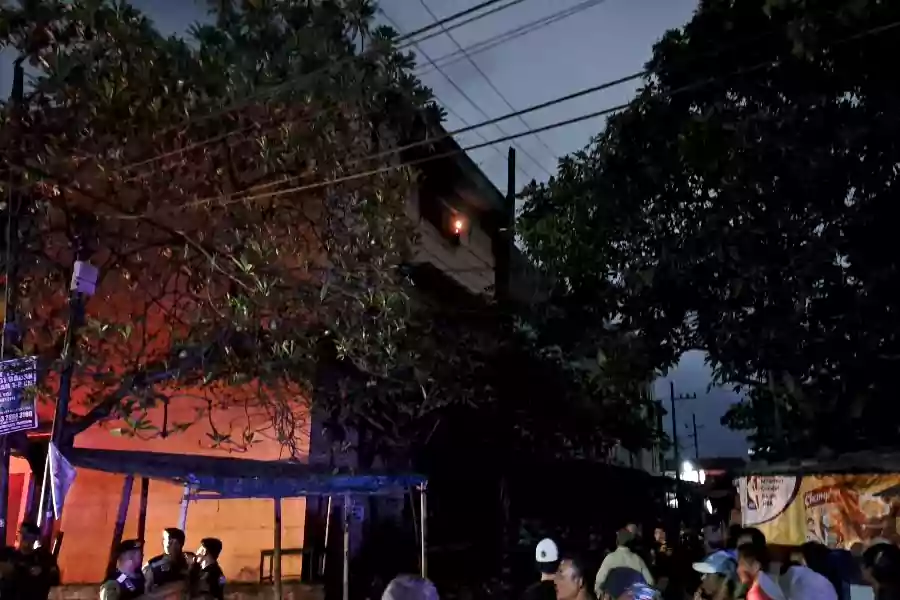 Suasana saat insiden kebakaran di Pasar Comboran Barat Kota Malang.