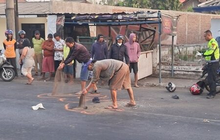 Dua Orang Tewas Usai Tabrak Truk Parkir di Mojoagung Jombang foto beritajatim