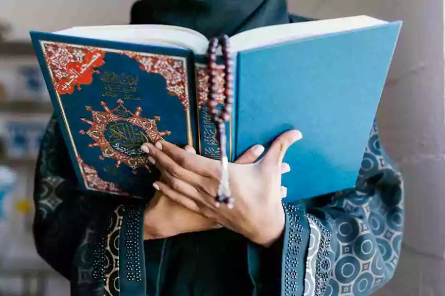 Ilustrasi bacaan doa dan sholawat untuk Maulid Nabi 2024. (RDNE Stock Project/pexels.com)
