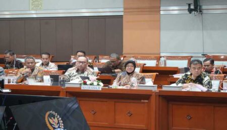 Menteri Sosial Tri Rismaharini Mendapat Apresiasi DPR RI atas Kontribusi dalam Menurunkan Angka Kemiskinan Mensos Risma Dapat Apresiasi dari Komisi VIII DPR RI, Berhasil Ikut Andil Turunkan Angka Kemiskinan