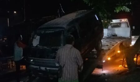Mobil Terbakar di SPBU Mojoagung Jombang, Sopir Dilarikan ke Rumah Sakit foto beritajatim