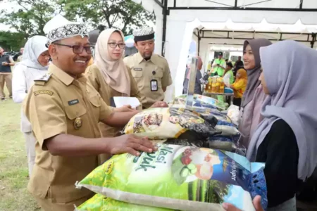 Gerakan Pangan Murah di Banyuwangi, Warga Serbu Pasar Murah BPN Gerakan Pangan Murah (GPM) di Banyuwangi.