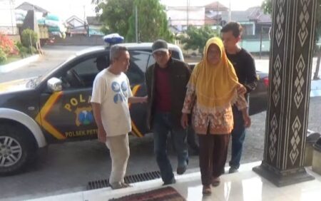 Pasangan Suami Istri Kompak Jadi Copet di Pasar Peterongan Jombang foto beritajatim