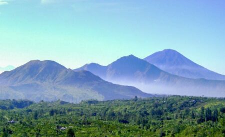 5 Pendakian Gunung Seru di Jawa Timur, Rekomendasi Destinasi Asyik Bagi yang Hobi Mendaki