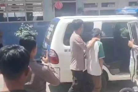 Soal Pembina Pramuka Bejat Cabuli 7 Siswi SD Kemah, Begini Tanggapan Komnas PA Surabaya Penangkapan pelaku pembina pramuka di Surabaya (Foto: Ist)