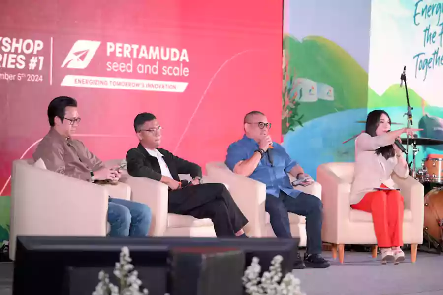 Narasumber Pertamuda Series 1 berbagi wawasan pengembangan bisnis untuk menarik ide segar dari para mahasiswa Universitas Gajdah Mada, Yogyakarta. [Foto: Istimewa]