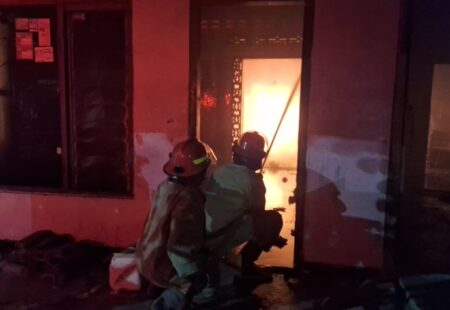Rumah Warga di Perak Jombang Habis Terbakar foto beritajatim