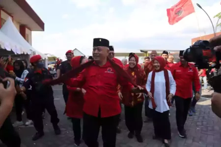 PDIP Target Petahana Sanusi Menang Mutlak di Pilbup Malang Calon Bupati Malang HM Sanusi menghadiri Rakercabsus PDIP. (Brama Yoga/Beritajatim.com)