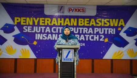 Dukung Prestasi Sekolah Putra Putri Karyawan, PIKK SIER Berikan Beasiswa