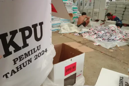 KPU Bondowoso Sterilkan Sisa Logistik Pemilu 2024 foto berita jatim
