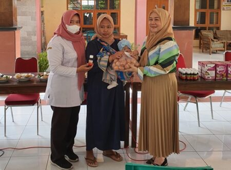 Kades Pelopor di Jombang, Kisah Warsubi Atasi Balita Stunting di Desanya foto beritajatim