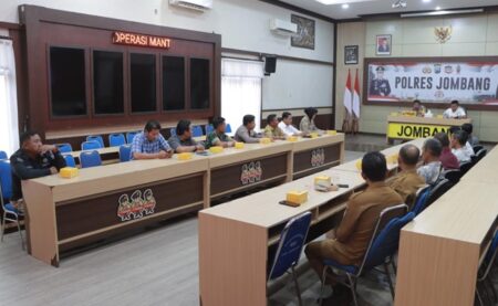 Karnaval Kemerdekaan Diwarnai Tawuran, Polres Jombang Turun Tangan foto beritajatim