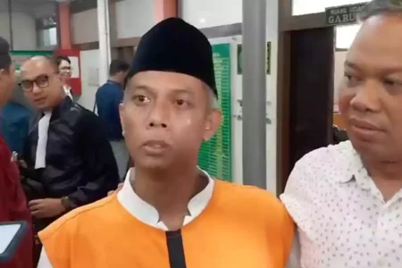 Terdakwa mutilasi bersama kuasa hukumnya.