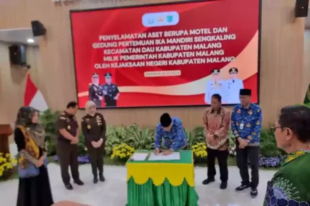 Namanya Dicatut Soal Dugaan Korupsi, Wahyu Hidayat: Sudah Selesai Tidak Ada Pelanggaran Penandatanganan penyelamatan aset berupa Motel dan Gedung Pertemuan IKA Mandiri Sengkaling milik Pemerintah Kabupaten Malang oleh Kejari Kabupaten Malang. (Istimewa)