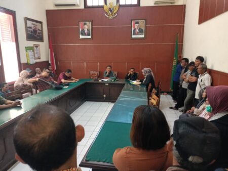 Mediasi Alot, Warga Pulosari Surabaya Minta Bos PT Patra Jasa Datang
