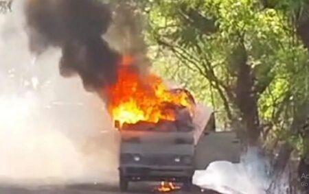 Mobil Warga Bangkalan Terbakar Saat Angkut Pakan Ternak