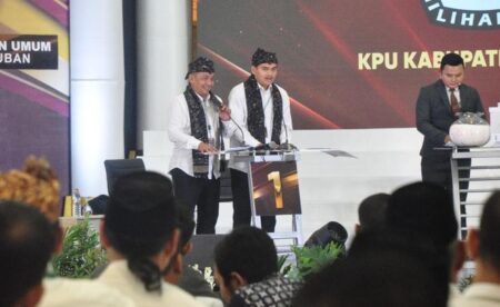 Paslon Riyadi-Wafi Angkat Potensi Batik Gedog Tuban dalam Debat Publik Perdana