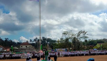 Atraksi Pagar Nusa Semarakkan Hari Santri di Malang Selatan