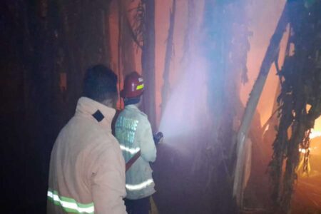 Gudang Rongsokan di Kraksaan Ludes Terbakar, Kerugian Capai Puluhan Juta Rupiah