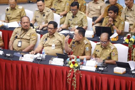 Rakor Bareng Mendagri, Adhy: Inflasi Jatim Terkendali dan Turun Selama 2024 Penjabat (Pj) Gubernur Jawa Timur, Adhy Karyono