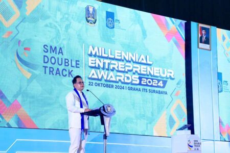 Serahkan Milenial Entrepreneur Awards 2024, Ini Kata Pj Gubernur Adhy Penjabat (Pj) Gubernur Jawa Timur, Adhy Karyono