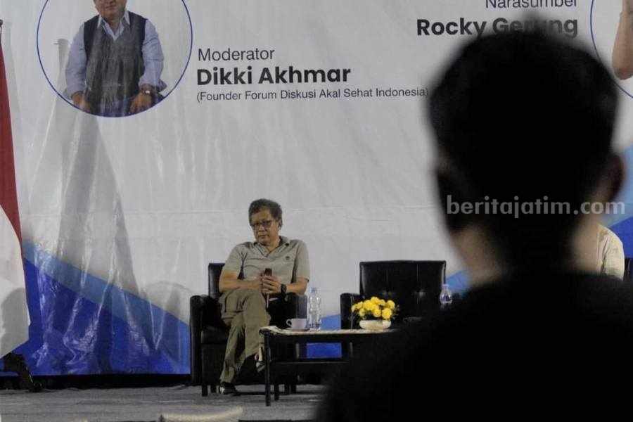 Rocky Gerung Ajak Mahasiswa IKIP PGRI Bojonegoro Isi Ruang Oposisi