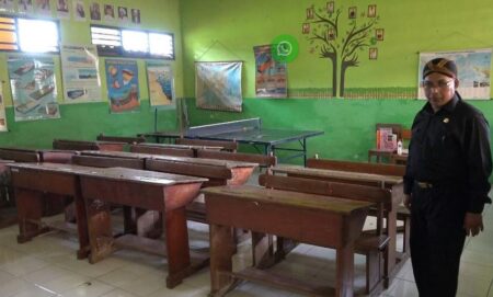 SD di Lamongan Masih Pakai Bangku Peninggalan Zaman Belanda