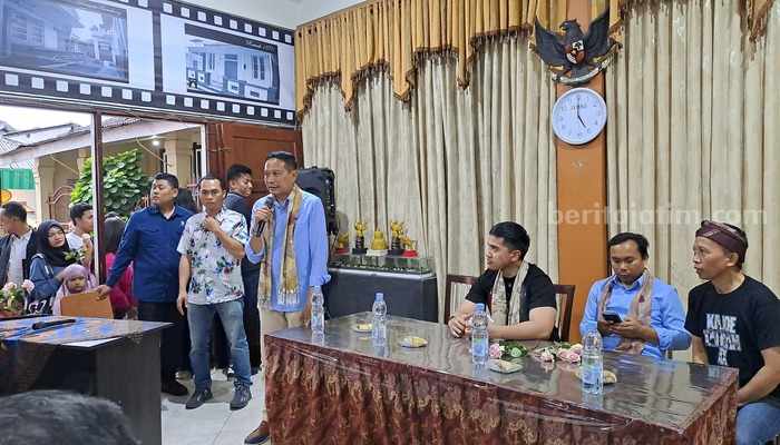 Paslon Wali saat bersama Ketua Umum DPP PSI Kaesang Pangarep di Kayutangan Heritage.