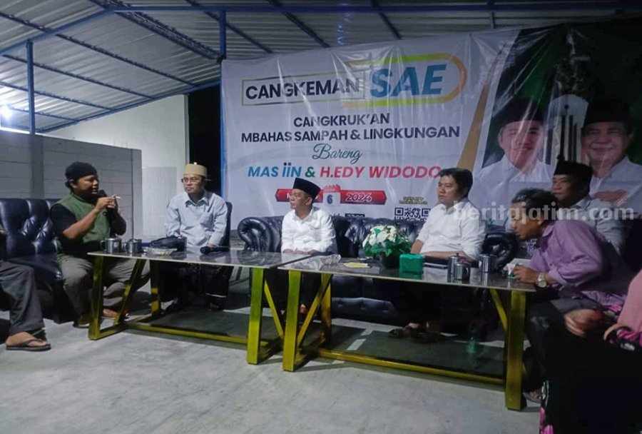 Cabup Cawabup Sidoarjo nomor 2 Mas Iin dan Abah Edi di acara Cangkru'an Mbahas Sampah dan Lingkungan di Waru.