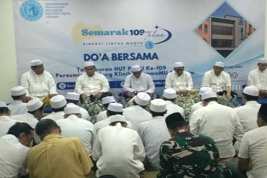Doa bersama dan pembacaan shalawat Nabi Muhammad SAW.