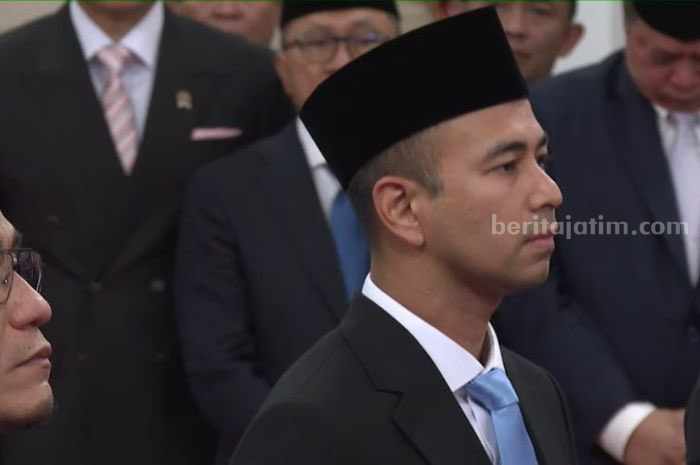 Raffi Ahmad mengikuti prosesi pelantikan-- (YouTube Sekretariat Presiden)