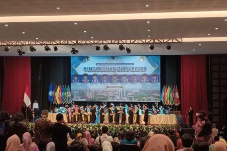 Unesa Kukuhkan Sembilan Profesor Baru foto beritajatim