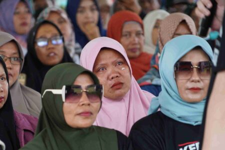 Anaknya Lanjut Sekolah Berkat Program Mas Dhito, Ibu di Kediri Menangis Bahagia