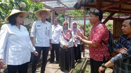 Pj Wali Kota Kediri Tinjau Kebun DKPP, Dukung Program Ketahanan Pangan
