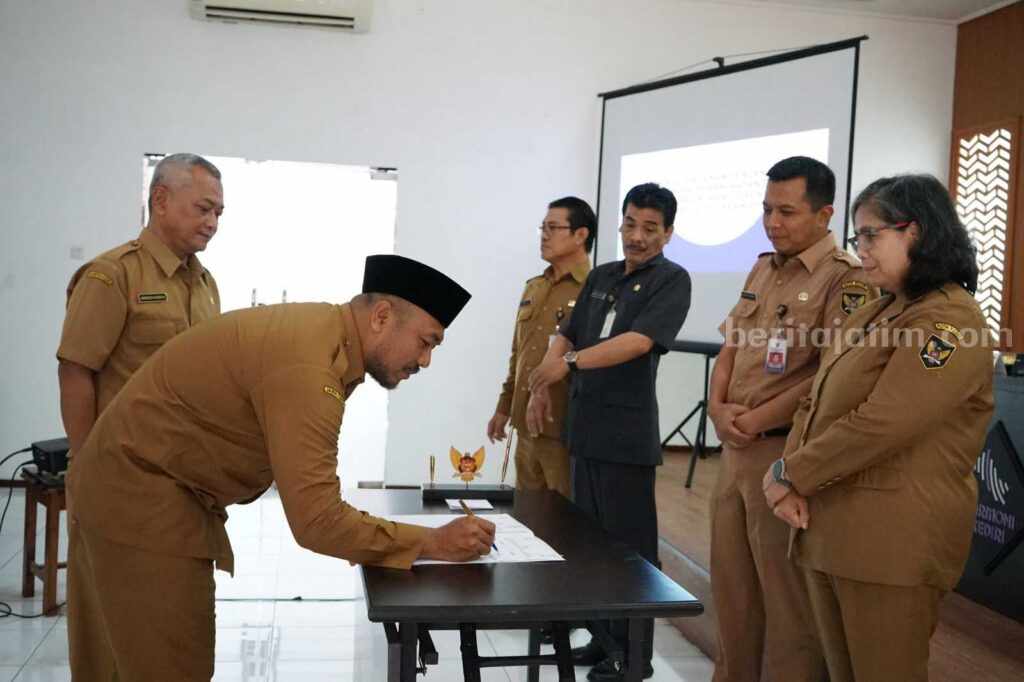 Pj Wali Kota Kediri Saksikan Penandatanganan Perjanjian Kerjasama Pemanfaatan Data Kependudukan