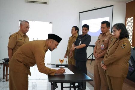 Pj Wali Kota Kediri Saksikan Penandatanganan Perjanjian Kerjasama Pemanfaatan Data Kependudukan