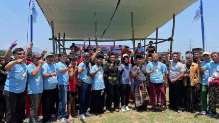 Ribuan Pendekar Pencak Dor Kota Kediri Ikrar Dukung Vinanda – Gus Qowim Ribuan Pendekar Pencak Dor Kota Kediri Ikrar Dukung Vinanda - Gus Qowim